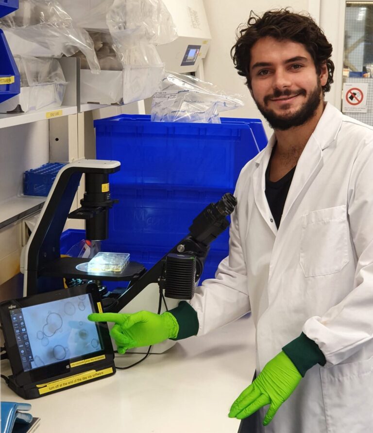 Picture of Fjodor Yousef Yengej in the lab
